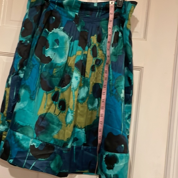 Colorful Satin Like Skirt. - Picture 7 of 9